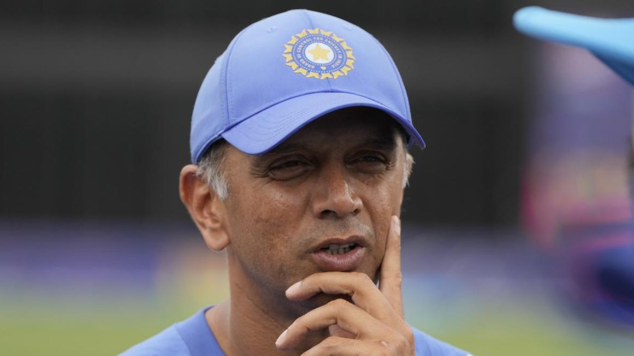 দ্রাবিড়কে কোচ হিসেবে চায় ইংল্যান্ড