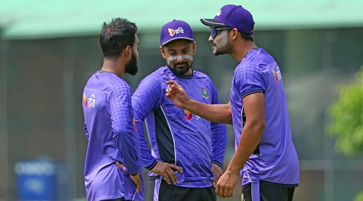 তিন অধিনায়ক তত্ত্ব থেকে সরে আসতে যাচ্ছে বিসিবি