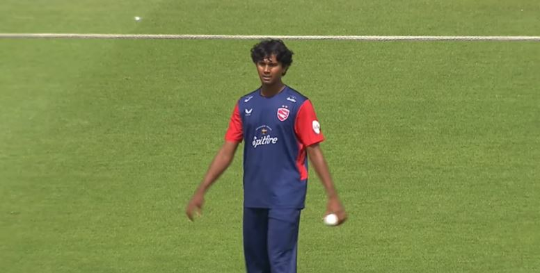 প্রথম ওভারেই হাসানের উইকেট
