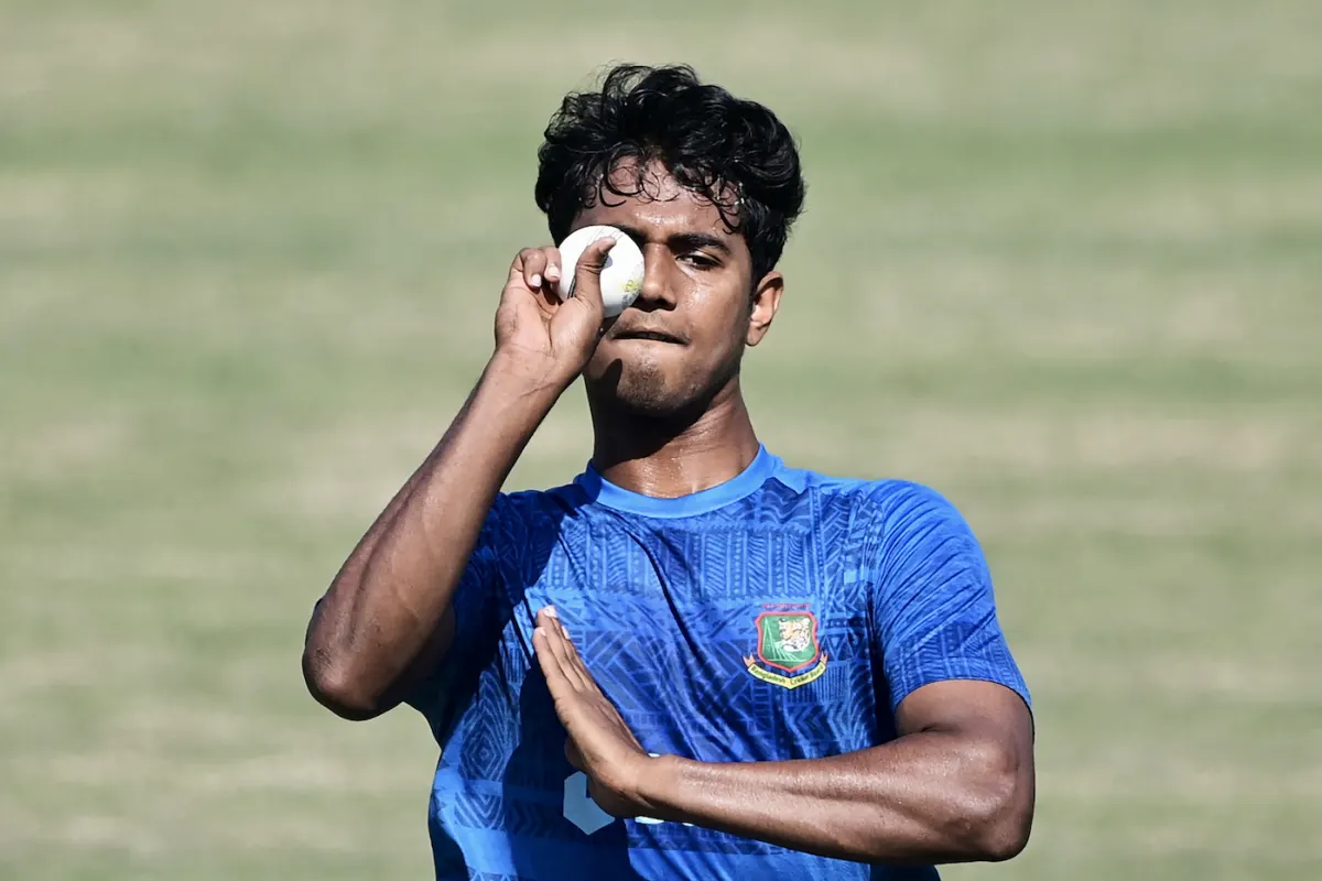 টস জিতে বোলিংয়ে কেন্ট, হাসানের অভিষেক