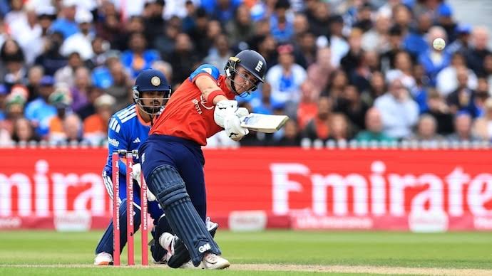 ঝড়ো ইনিংসে সূর্যবংশীর অভিষেক মাটি করলেন বেথেল