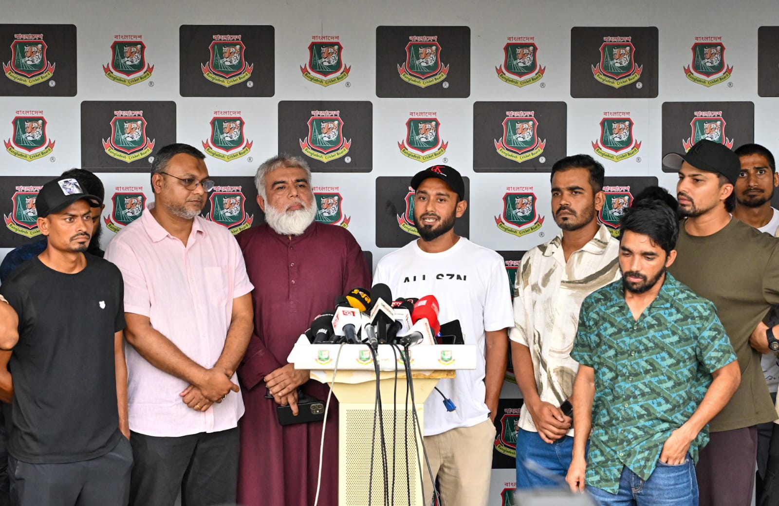 কোয়াবের মিটিং শেষে সংবাদ সম্মেলনে ক্রিকেটাররা