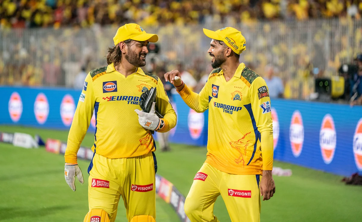 MS Dhoni with Ruturaj Gaikwad