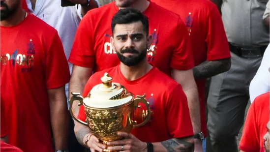রয়্যাল চ্যালেঞ্জার্স বেঙ্গালুরুর বিজয় মিছিলের অনুষ্ঠানে বিরাট কোহলি, ফাইল ফটো