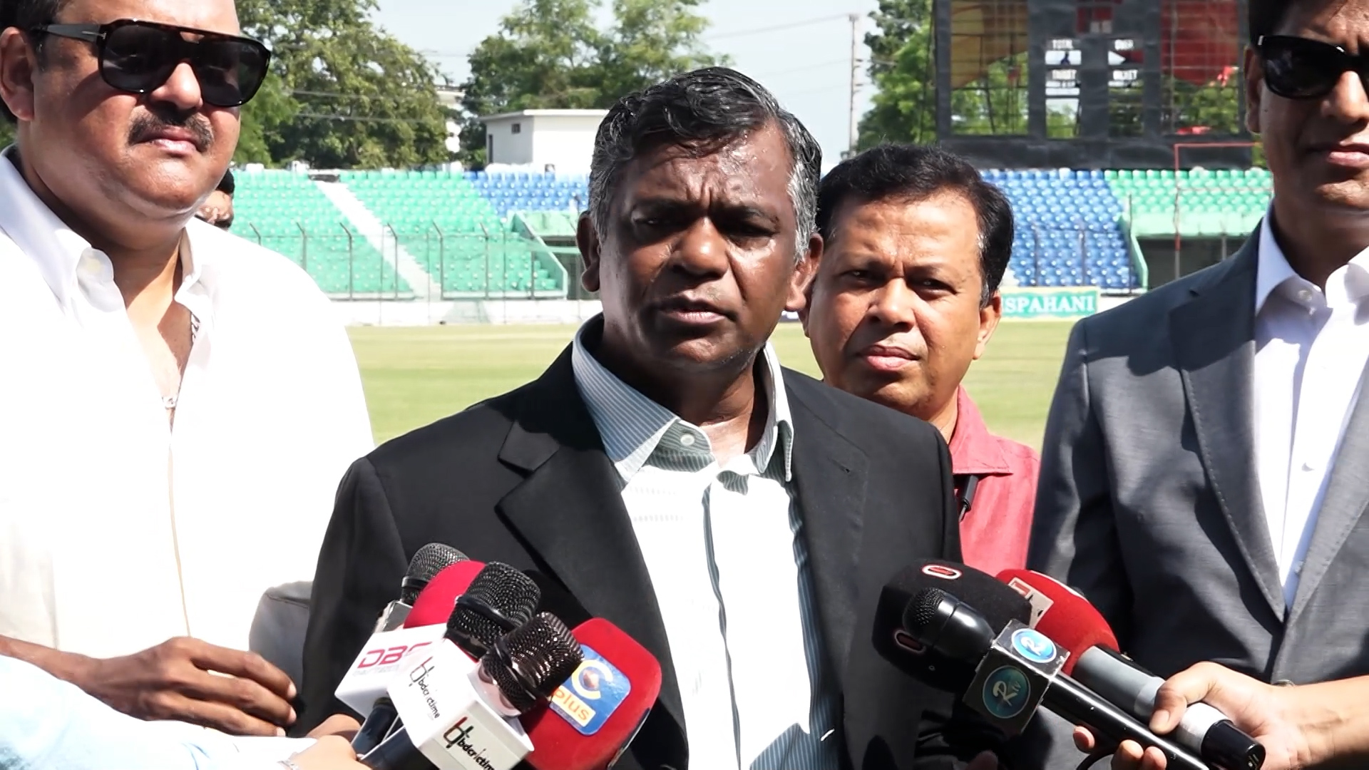 গণমাধ্যমে কথা বলছেন আমিনুল ইসলাম বুলবুল, ক্রিকফ্রেঞ্জি