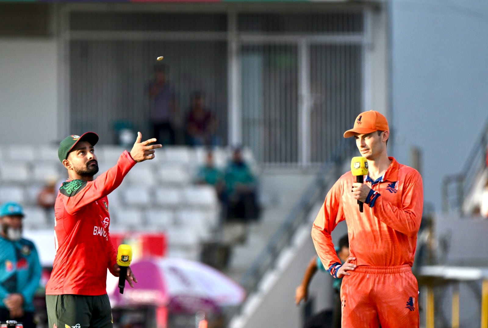 Two captains during the toss, Cricfrenzy