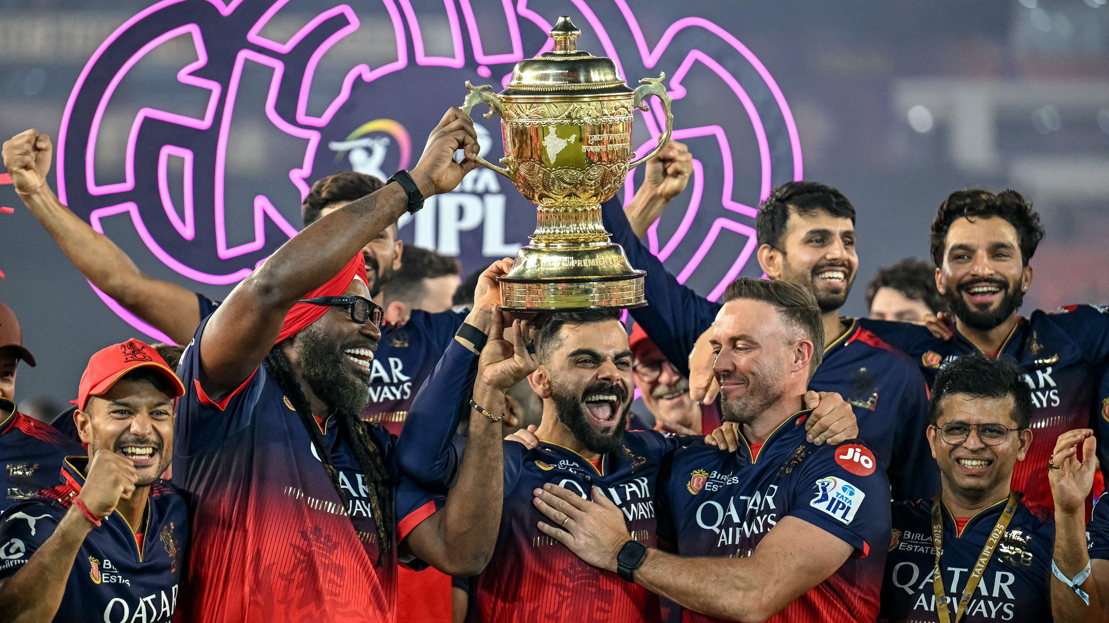 শিরোপা জয়ের পর বেঙ্গালুরুর ক্রিকেটারদের উচ্ছ্বাস