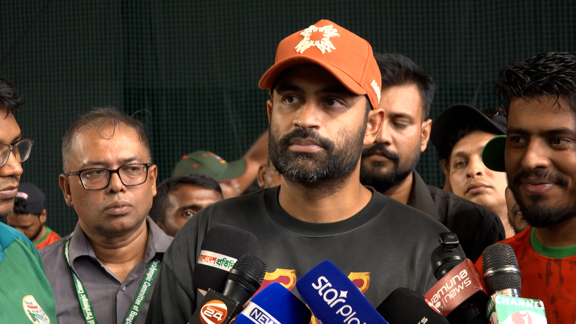 গণমাধ্যমের সঙ্গে আলাপাকালে তামিম ইকবাল, ক্রিকফ্রেঞ্জি