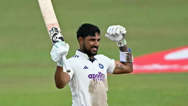 জুরেলের সেঞ্চুরিতে রান পাহাড়ে ভারত, ব্যাটিংয়ে নেমেই বিপদে শ্রীলঙ্কা