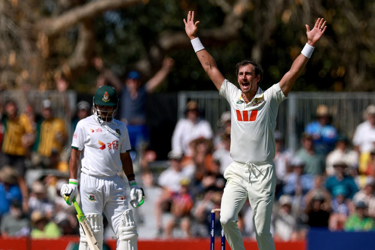 Starc takes 5 for 11 as Bangladesh collapse to 35/6 at lunch
