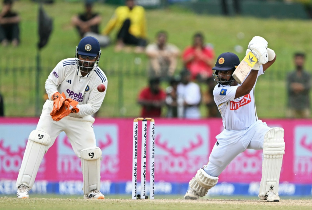 India close in on win despite Sri Lanka fightback in second Test