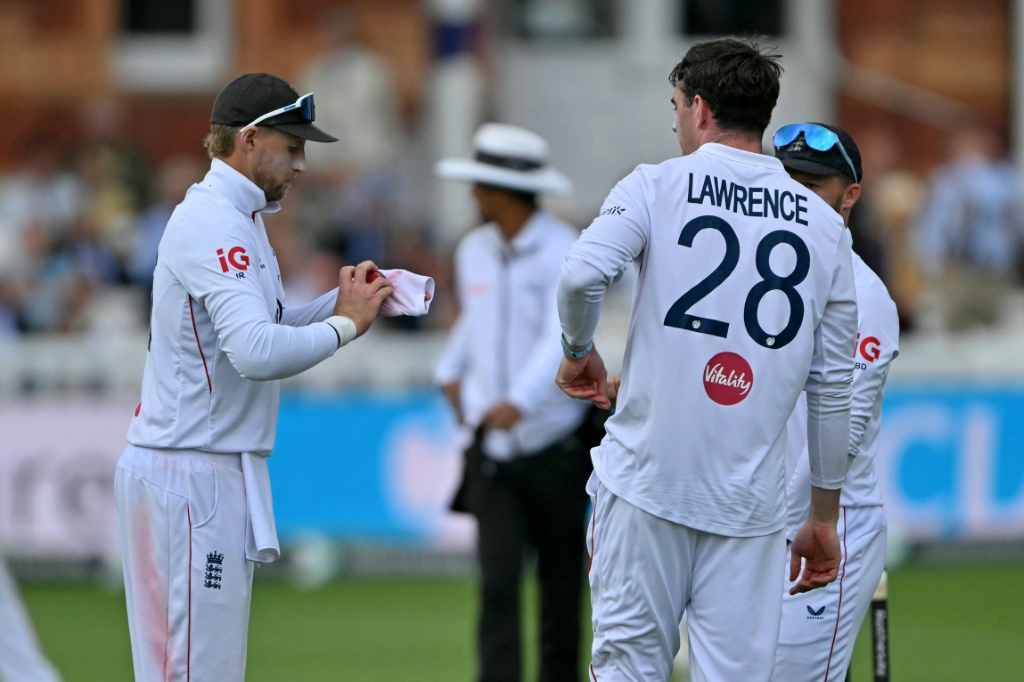 Root urges England to be 'grown-ups' after Pakistan series win