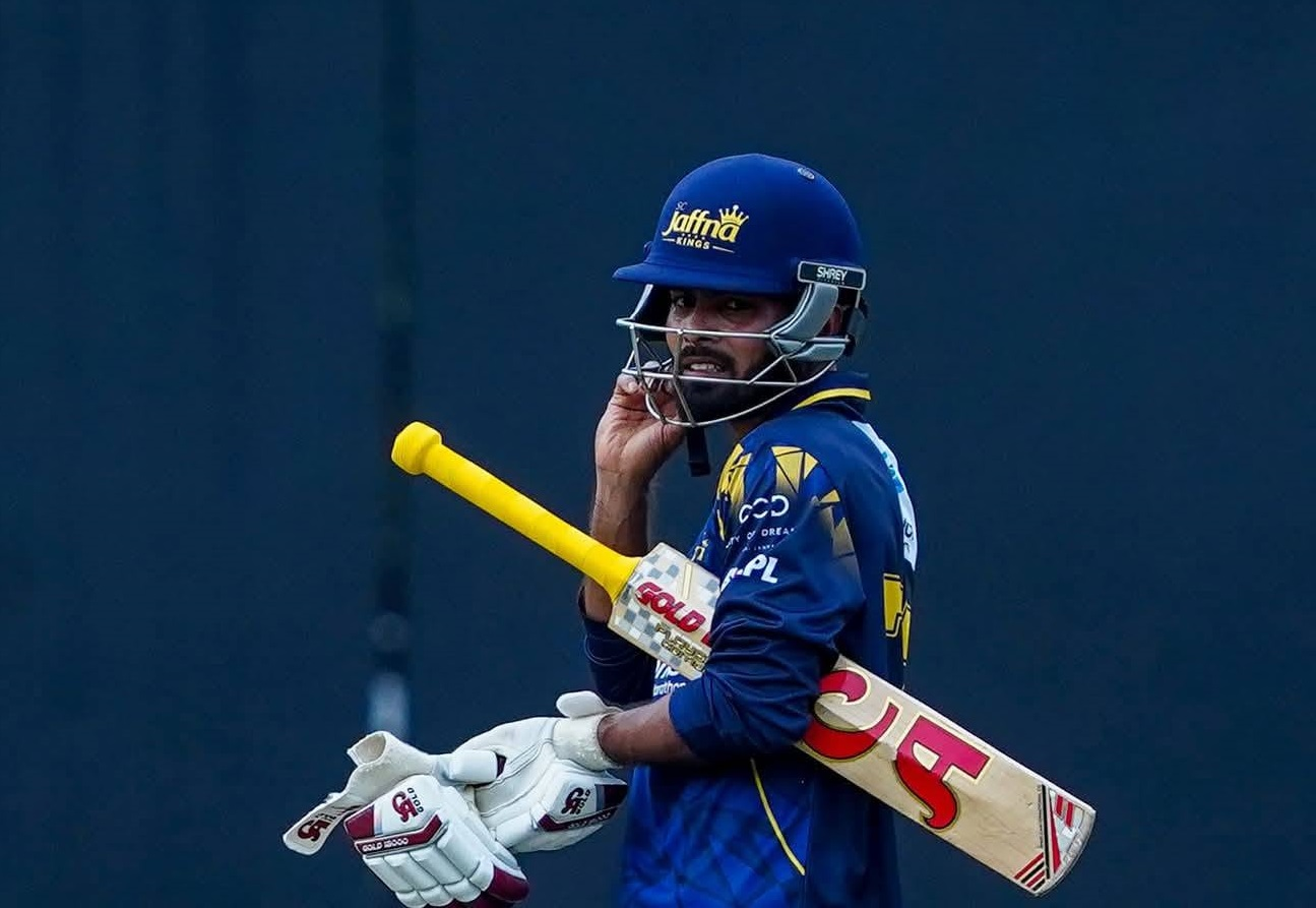 ছক্কার চেষ্টায় হৃদয়ের অক্কা