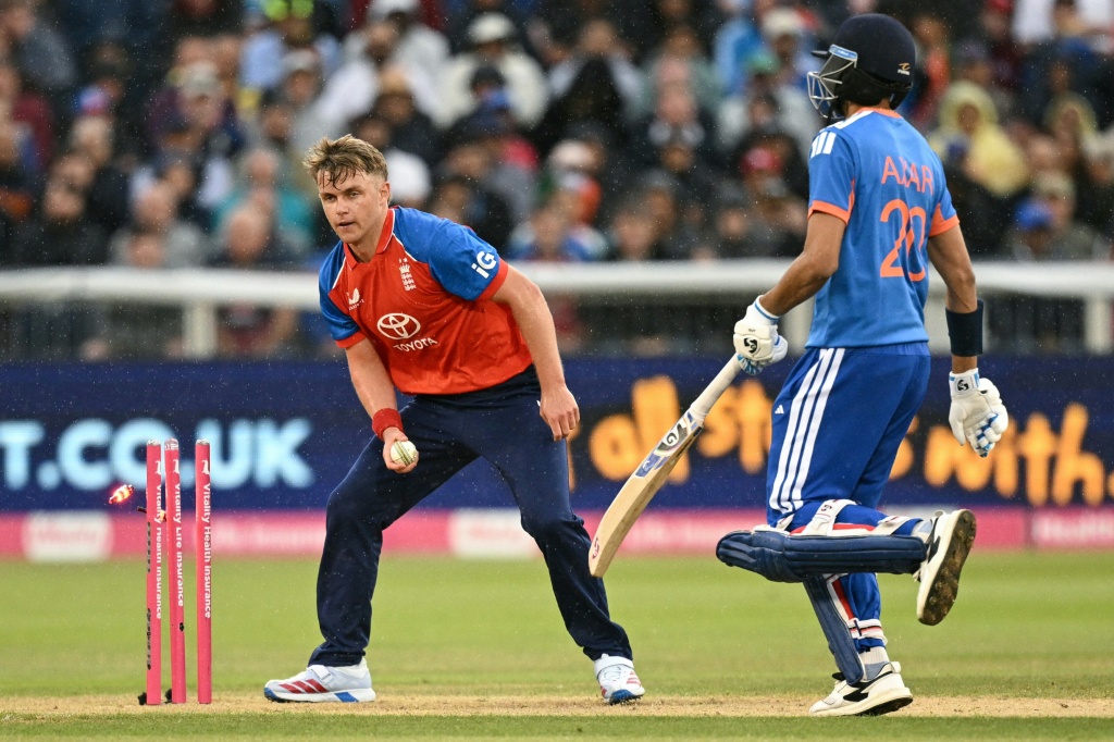 England's Curran out for season with groin injury