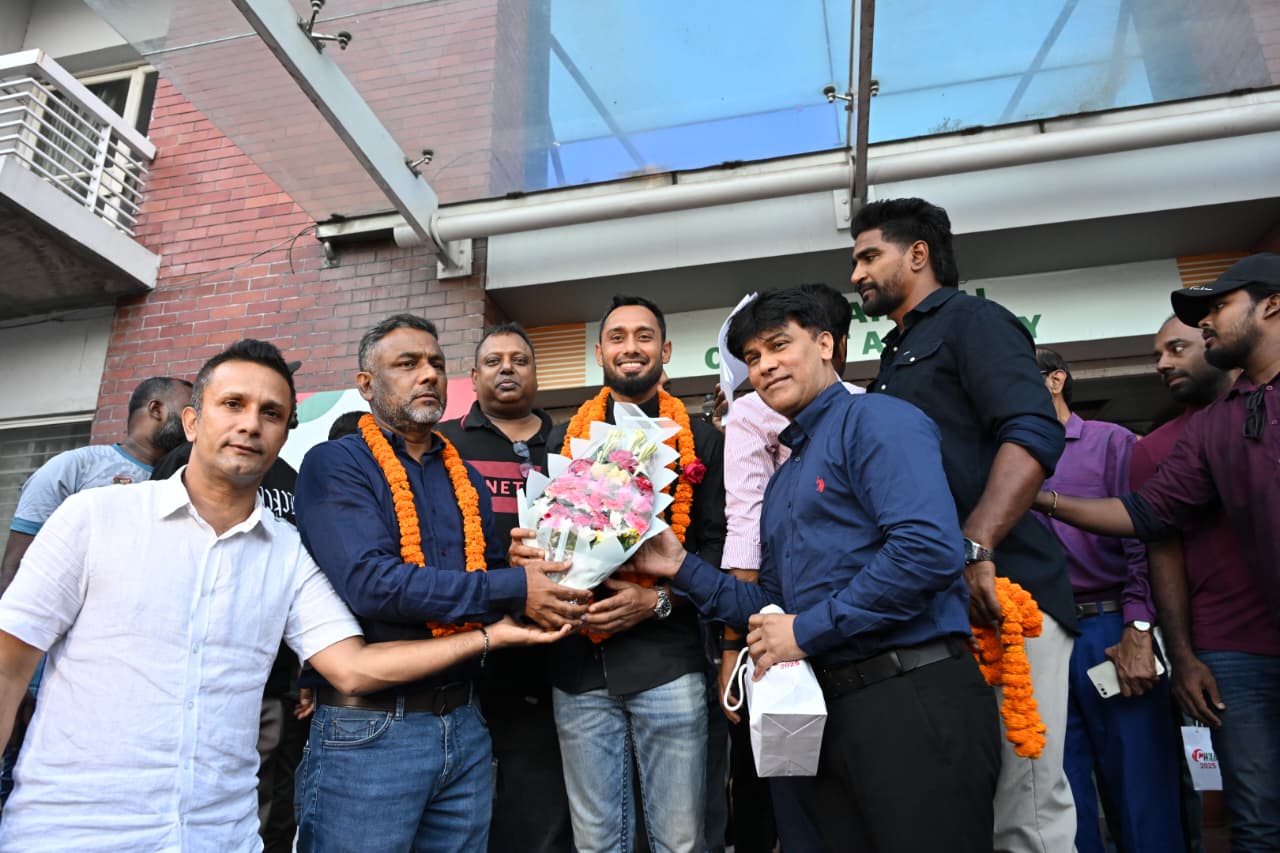 নির্বাচিত হওয়ার পর ফুলেল শুভেচ্ছায় সিক্ত মিঠুন
