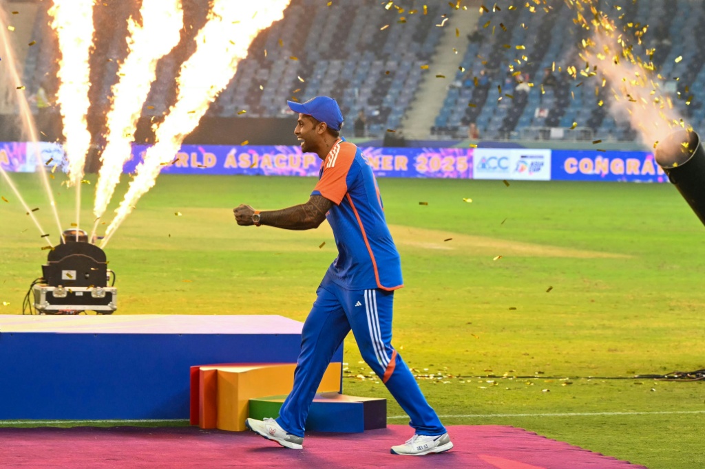 India, Pakistan trade barbs after Asia Cup trophy debacle