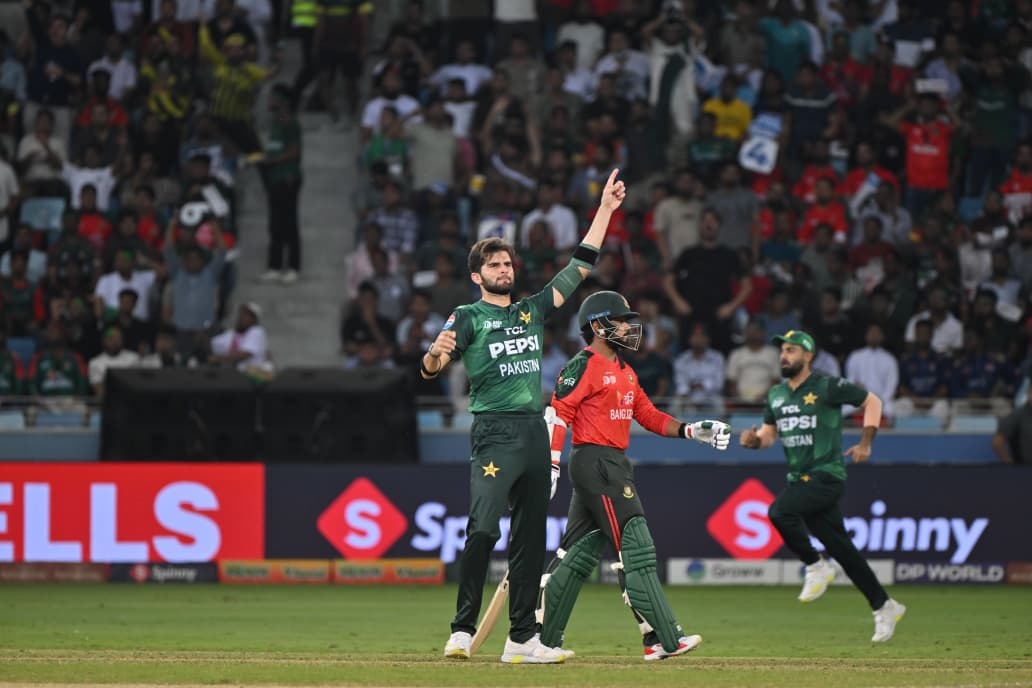Bangladesh in trouble chasing 136 vs Pakistan