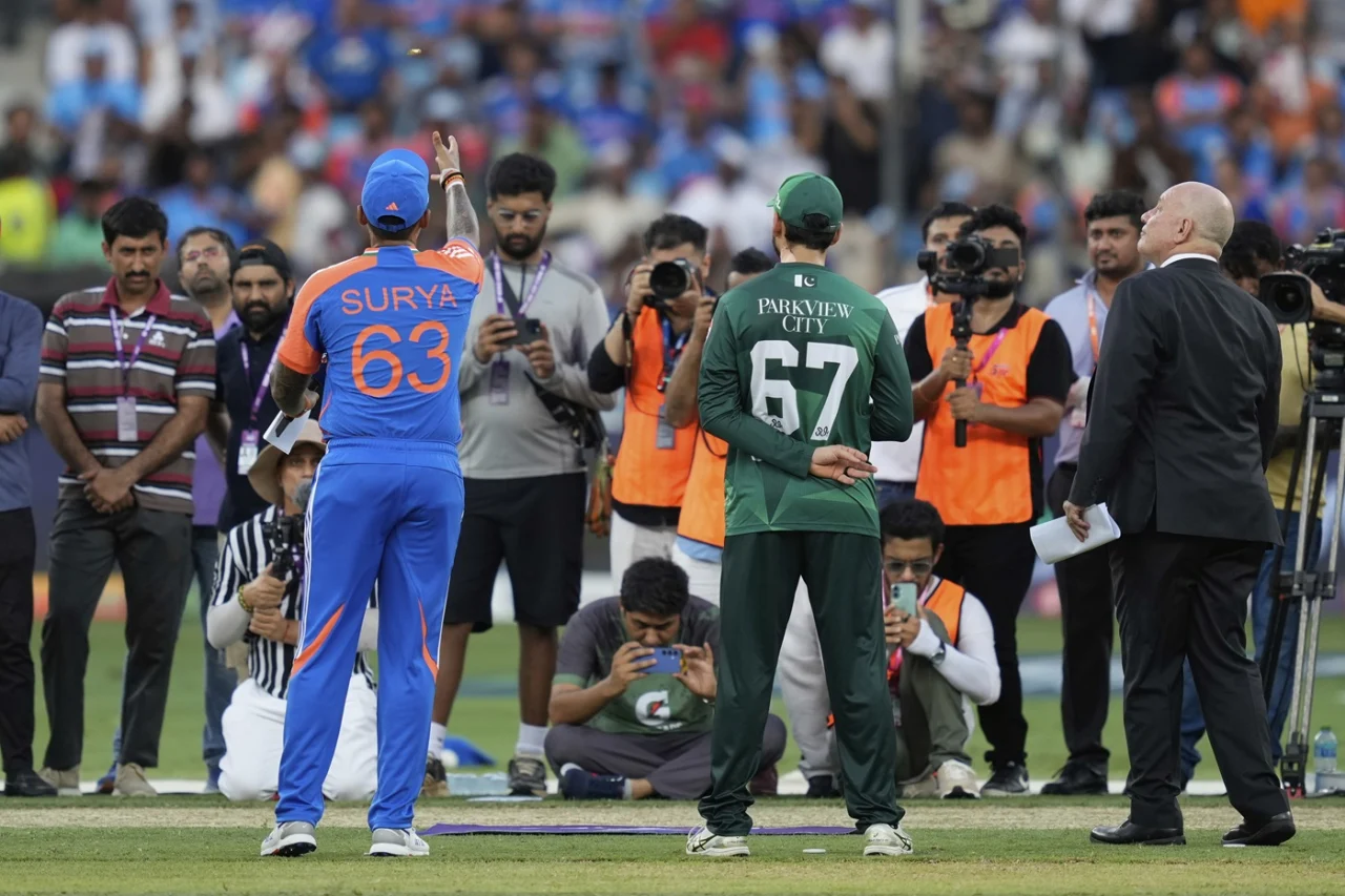 India opt to bowl against Pakistan