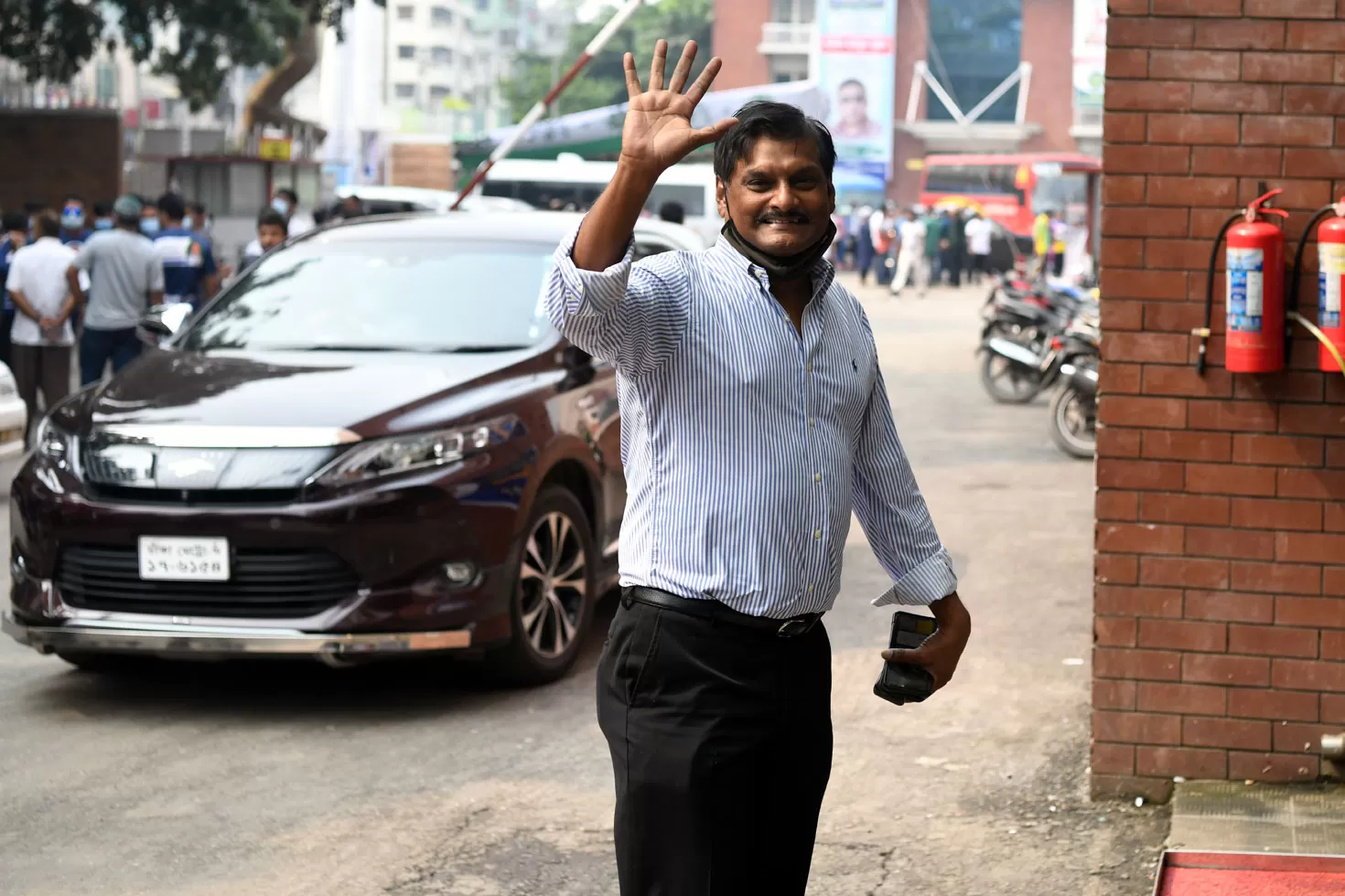 বিসিবি নির্বাচনে স্বতন্ত্র প্রার্থী মিঠু, মনোনয়ন নিলেন পাইলটও