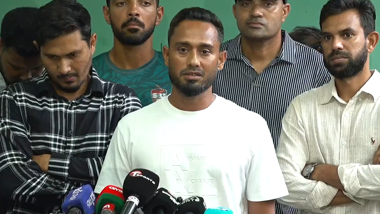 বিপিএল-ডিপিএলের উপর নির্ভর করে সংসার চালাতে চান না মিঠুনরা