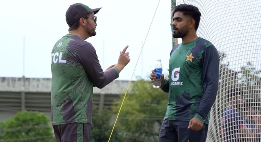 বাবরদের ফোন কেড়ে নেয়ার নির্দেশ হেসনের