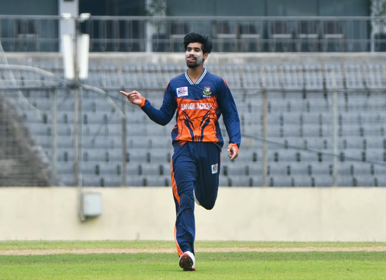 লেগ স্পিন জাদুতে স্বাধীনের ৪ উইকেট, ১৮৯ রানে অলআউট অনূর্ধ্ব-১৯