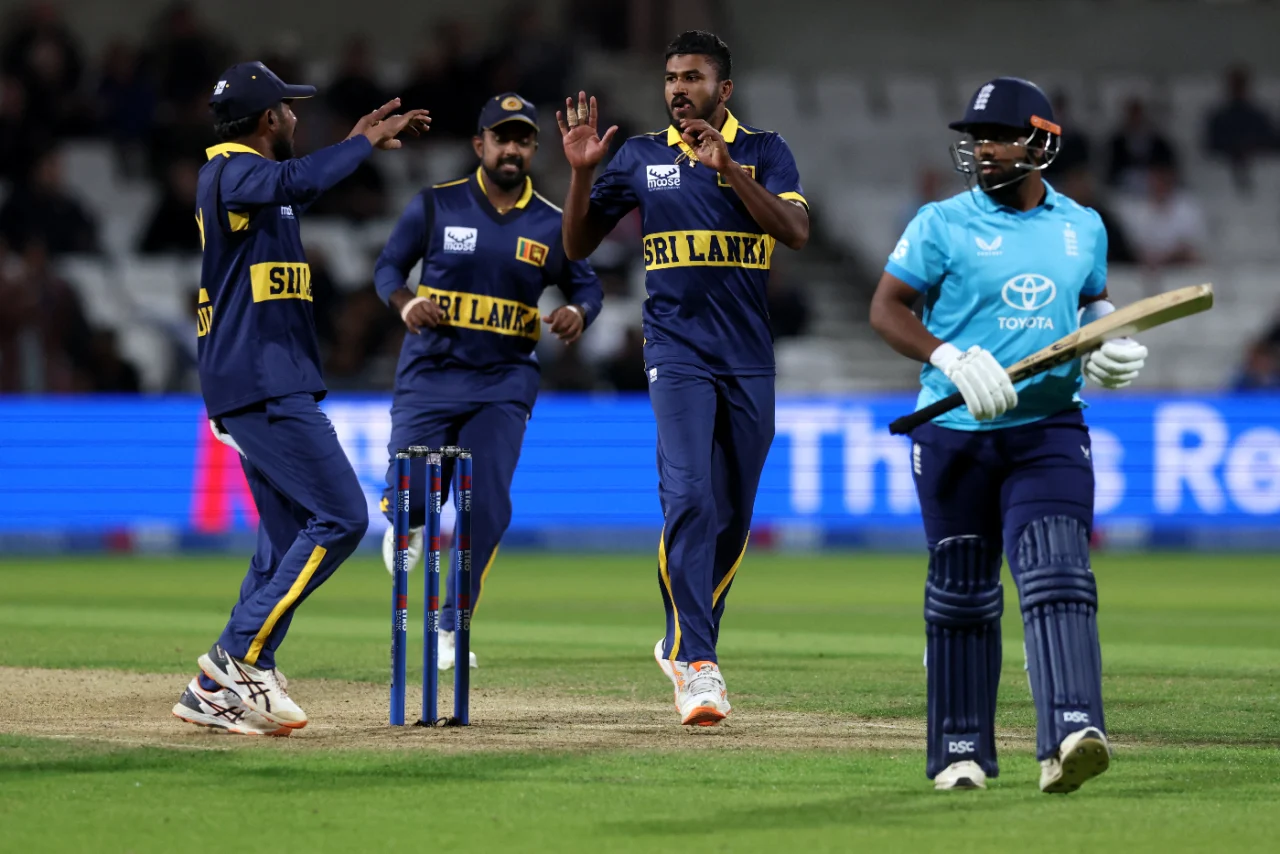 ১৬ রানের জয়ে সিরিজে সমতা শ্রীলঙ্কার